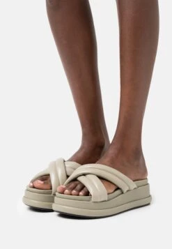 Tamaris Mules À Talons - Pale Green