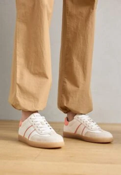 Tamaris Baskets Basses - Merlot 34 Tamaris Baskets Basses - Merlot -Tamaris Soldes Magasin 1e3d3660eb7a41438591a040c61be2ec 2