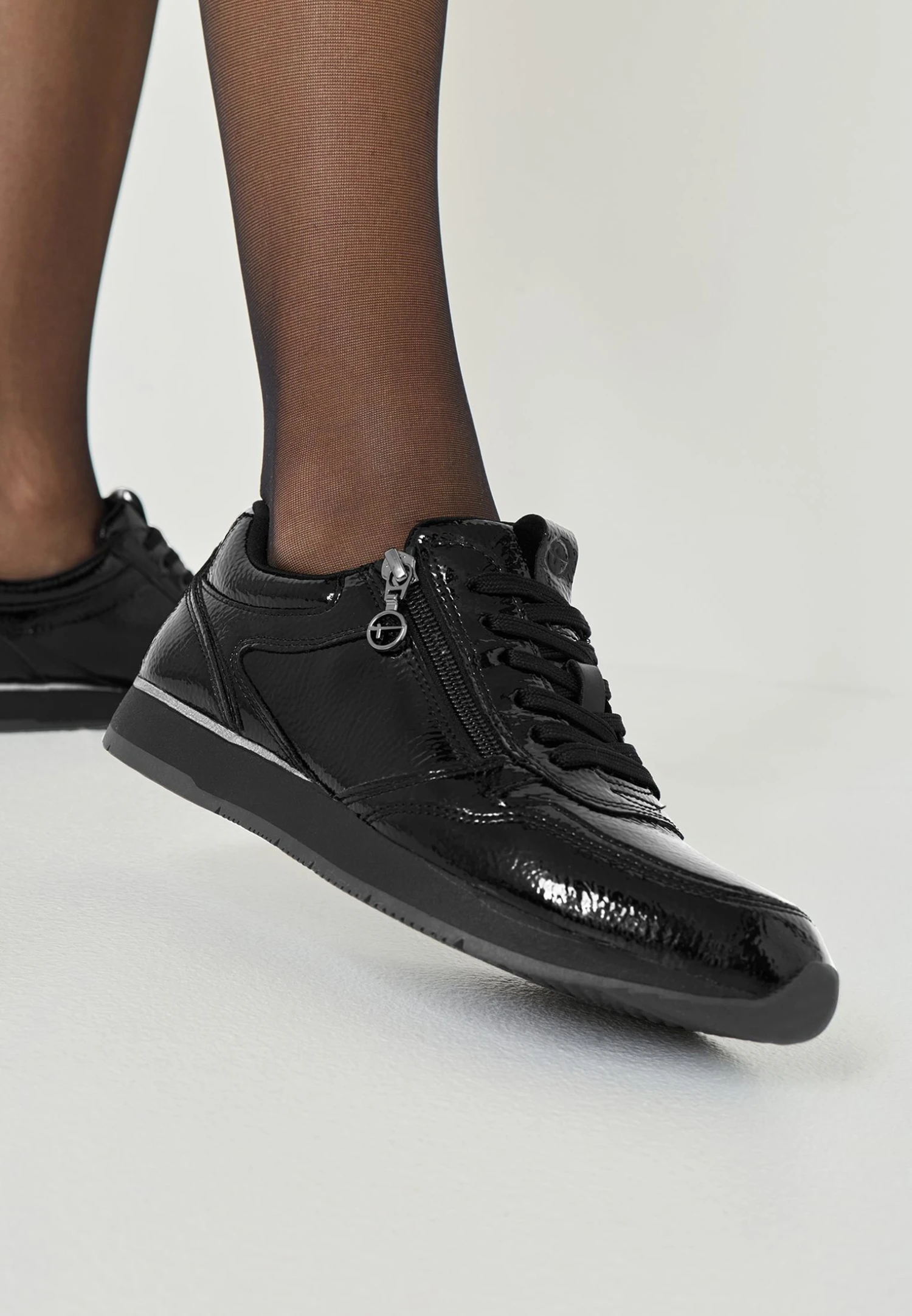 Tamaris Baskets Basses - Black Patent 5 Tamaris Baskets Basses - Black Patent – Image 3