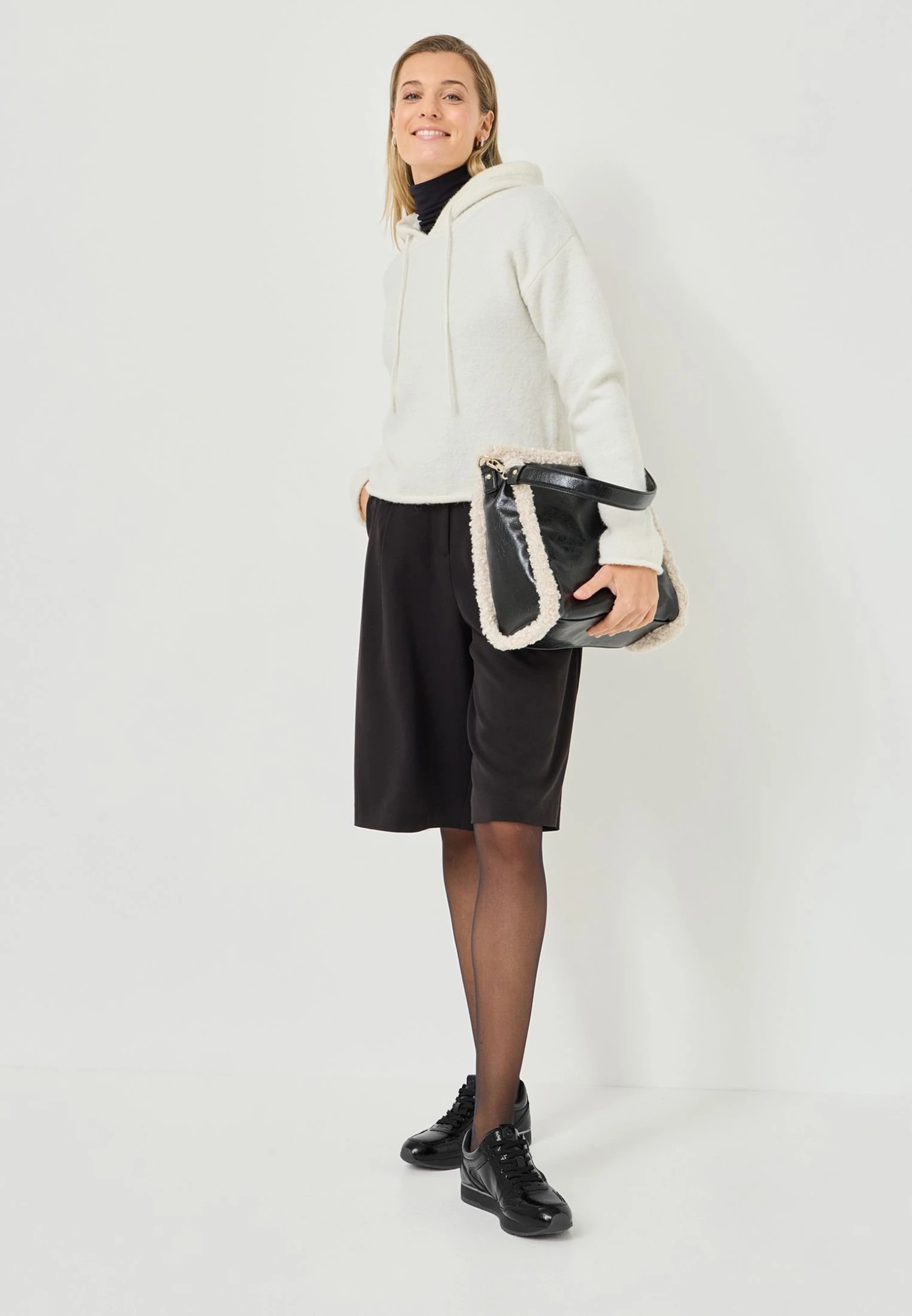 Tamaris Baskets Basses - Black Patent 3 Tamaris Baskets Basses - Black Patent