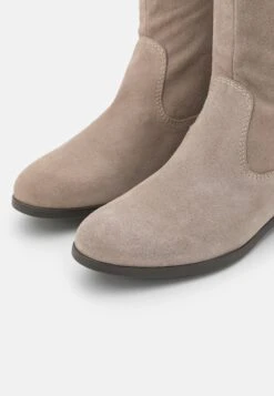 Tamaris Bottes - Taupe 13 Tamaris Bottes - Taupe -Tamaris Soldes Magasin 3a823ca4d2b54f6dabd060f4649a728f