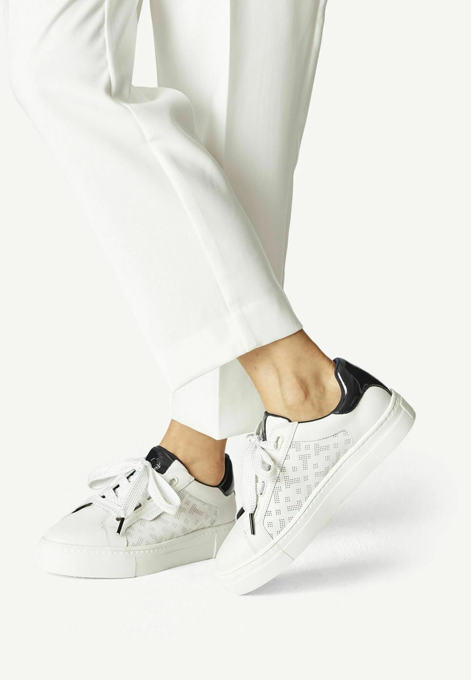 Tamaris Baskets Basses - White Navy 3 Tamaris Baskets Basses - White Navy