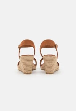 Tamaris Sandales Compensées - Cognac 11 Tamaris Sandales Compensées - Cognac -Tamaris Soldes Magasin 551dc423568241a19e70898c6af7c734