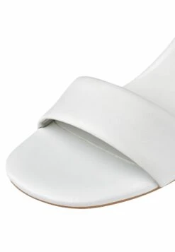 Tamaris Sandales - White Leather 14 Tamaris Sandales - White Leather -Tamaris Soldes Magasin 6bf28dc2717a4013b6b97e17c430403e