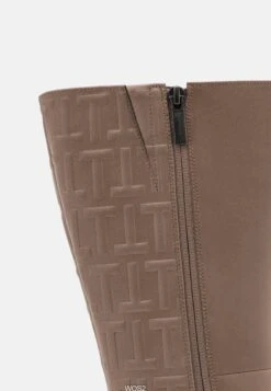 Tamaris Bottes À Talons Hauts - Taupe 13 Tamaris Bottes À Talons Hauts - Taupe -Tamaris Soldes Magasin 724046b3aa794c0fa81fe22e23d8f4cf