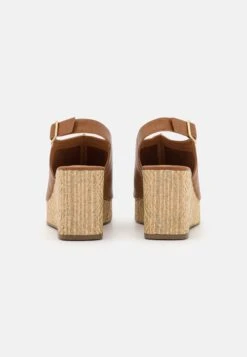 Tamaris Sandales À Plateforme - Nut 11 Tamaris Sandales À Plateforme - Nut -Tamaris Soldes Magasin 76028ee5dd674d65b615bb7ea4b7b2b9