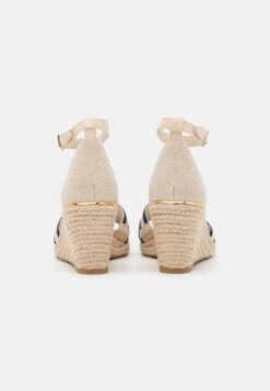 Tamaris Sandales Compensées - Navy 11 Tamaris Sandales Compensées - Navy -Tamaris Soldes Magasin 771adb74baa2450e92c625bc332240ca