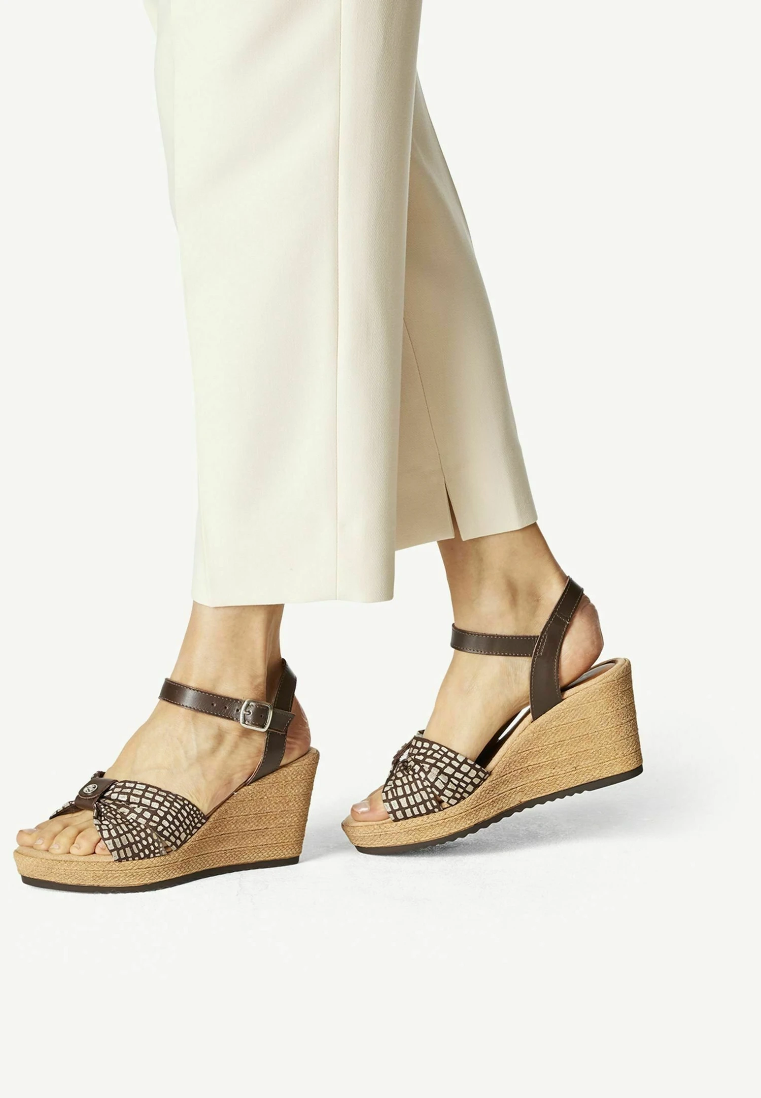 Tamaris Sandales Compensées - Chocolate Dots 3 Tamaris Sandales Compensées - Chocolate Dots