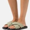 Tamaris Mules - Sage/Black 2 Tamaris Mules - Sage/Black -Tamaris Soldes Magasin a220f076f4ce4eea91cc3d8e55a56190