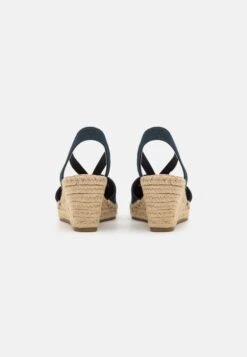 Tamaris Espadrilles - Navy 11 Tamaris Espadrilles - Navy -Tamaris Soldes Magasin c5537b645bf441838513986efce598c9
