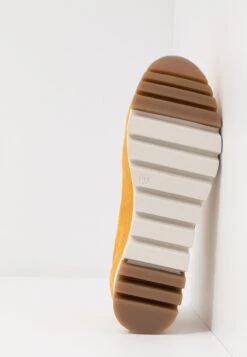 Tamaris Lace Up - Baskets Basses - Mustard -Tamaris Soldes Magasin f06cfbce86ac41e28f290ad3b2b69fae