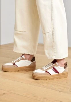 Tamaris Baskets Basses - Lt Grey Comb 24 Tamaris Baskets Basses - Lt Grey Comb -Tamaris Soldes Magasin fc579e859772434881f6be8e816b88dd